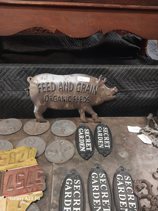 PIG SIGN