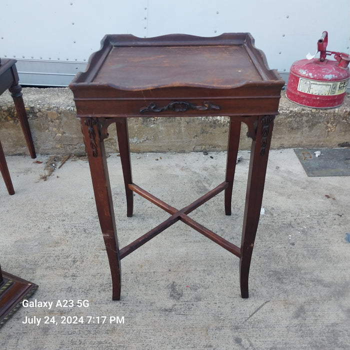 CHIPPENDALE SIDE TABLE WITH STRETCHER