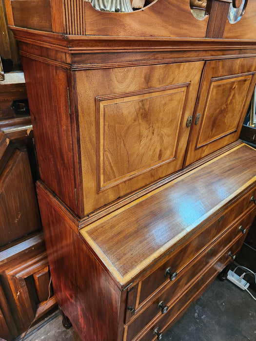 EARLY 1800S FEDERAL STYLE SECRETARY ON CHEST