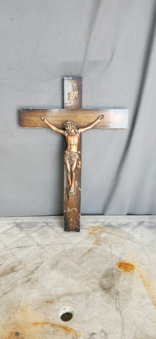 MAHOGANY CRUCIFIX WITH COPPER OXIDE CORPUS