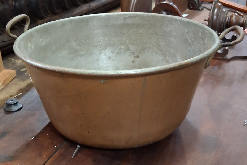 LARGE COPPER POT