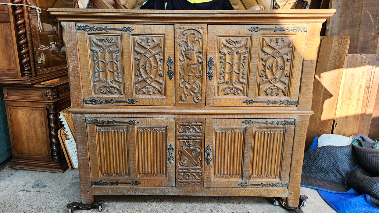 GOTHIC OAK LARGE 4 DOOR CABINET
