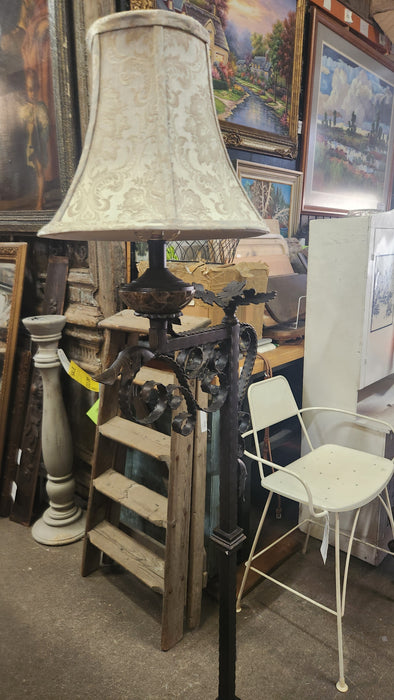 IRON FLOOR LAMP
