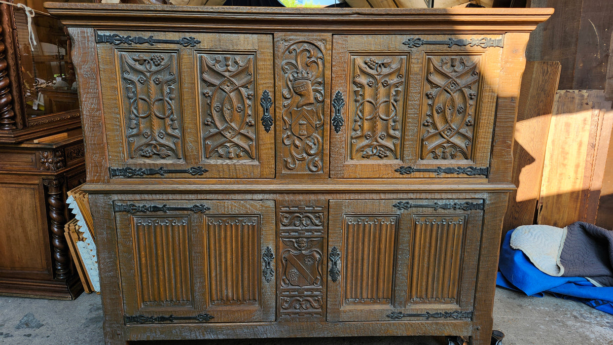 GOTHIC OAK LARGE 4 DOOR CABINET