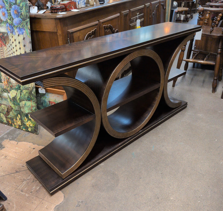 LONG MODERN GOLD TRIM CONDILE