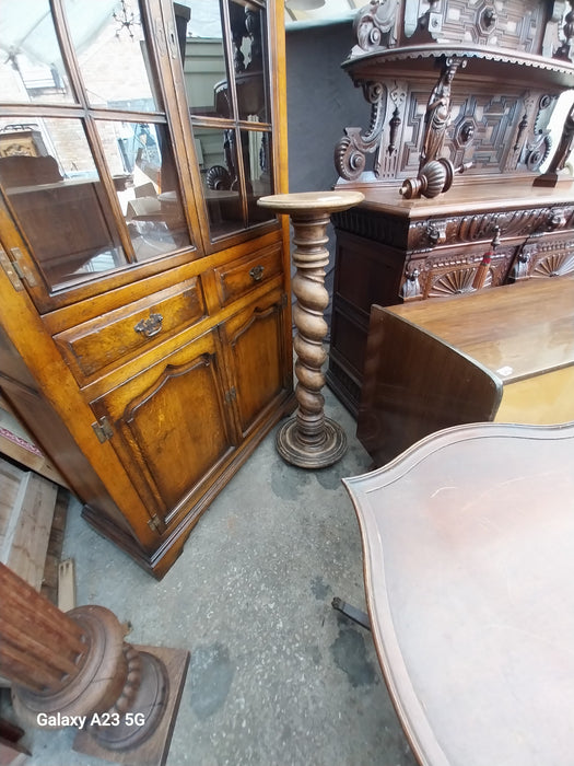 LARGE BARLEY TWIST OAK PEDESTAL