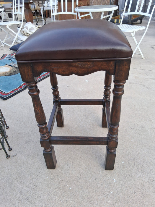 NICELY TURNED DARK WOOD STOOL
