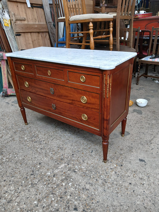 LOUIS XVI WHITE MARBLE TOP 3 DRAWER MAHOGANY CHEST WITH ORMOLU TRIMMED FLUTED COLUMNS