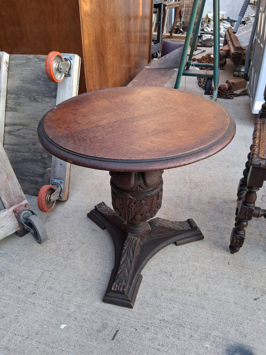 NEO RENAISSANCE CUP AND COVER OAK PEDESTAL TABLE