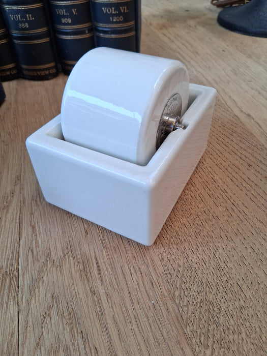 PORCELAIN LABEL MOISTENER BY IDEAL