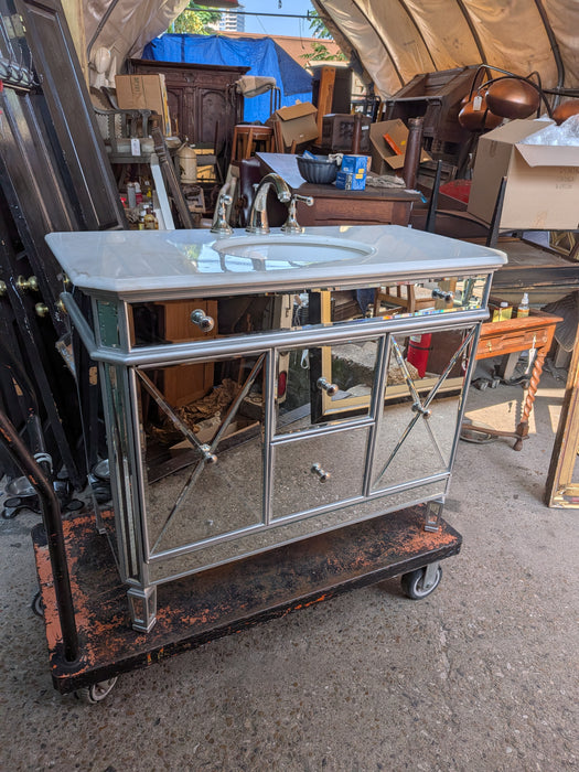 MARBLE TOP SINK WITH MIRRORED BASE