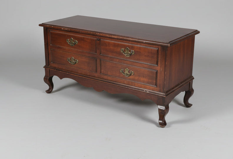QUEEN ANNE STYLE BLANKET BOX