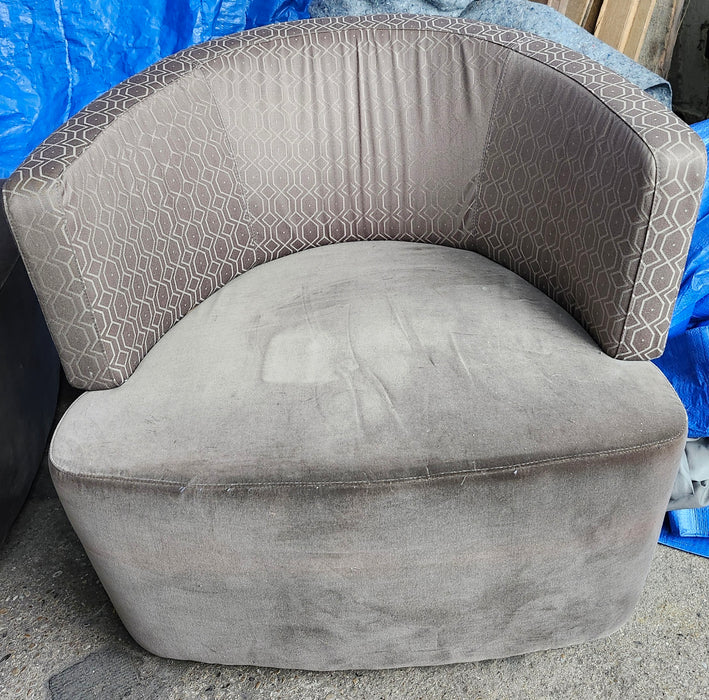SET OF 4 MODERN  SWIVEL CLUB CHAIRS