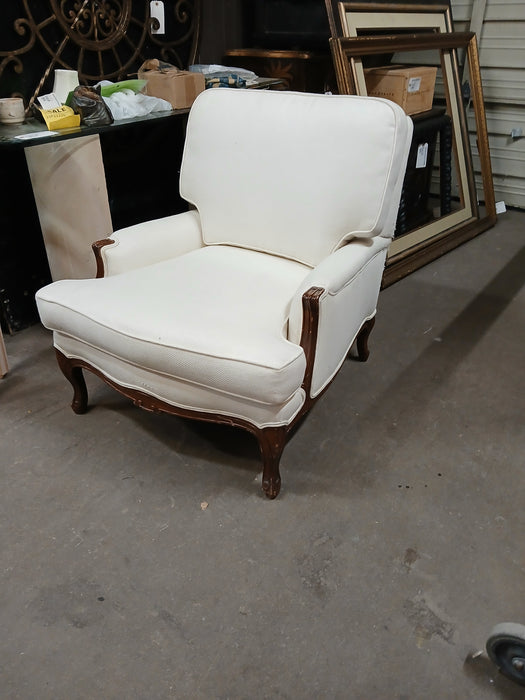 PAIR OF WHITE LOUIS XV BERGERE CHAIRS