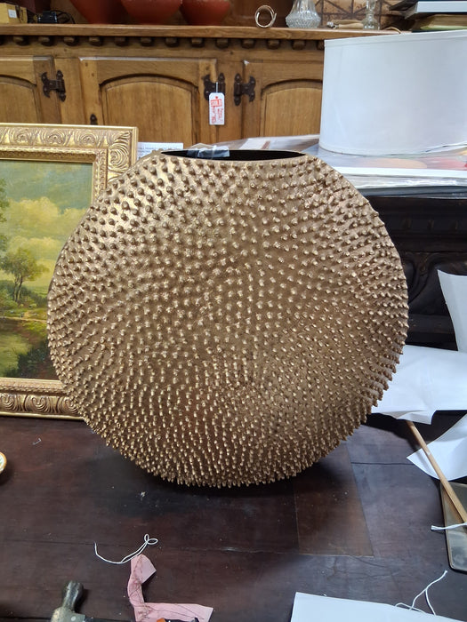 OVAL SPINED METAL VASE