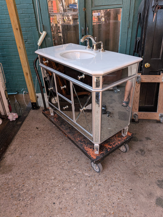 MARBLE TOP SINK WITH MIRRORED BASE