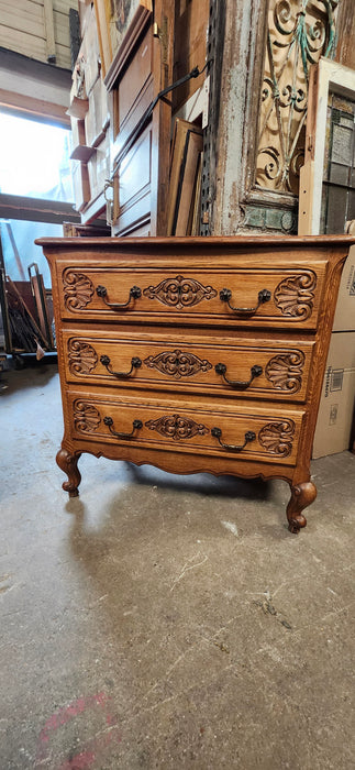 SMALL  LOUIS XV OAK CHEST