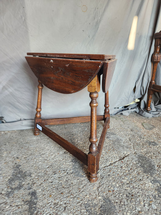 TRIANGLE DROP LEAF TABLE