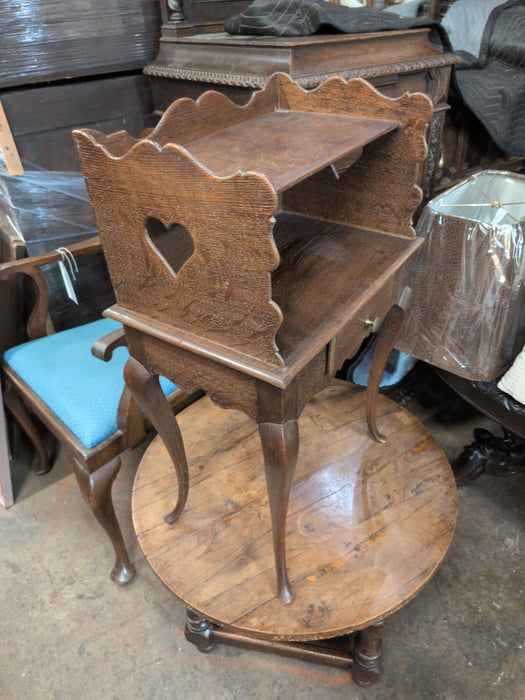 SMALL OAK 2 TIER STAND WITH CABRIOLE LEG