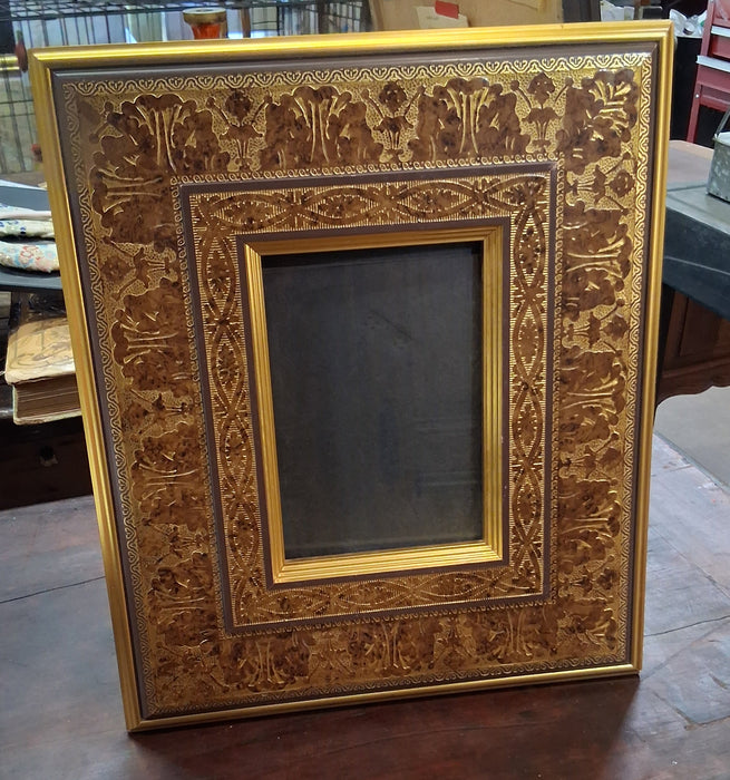 SMALL WATER GILD FRAME