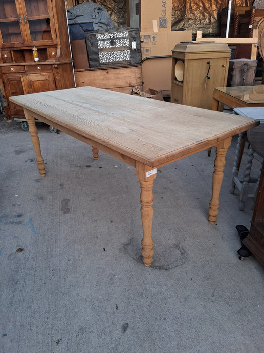 RAW OAK FARM TABLE WITH TURNED LEG