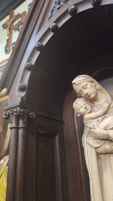 CARVED 19TH CENTURY GOTHIC OAK NICHE