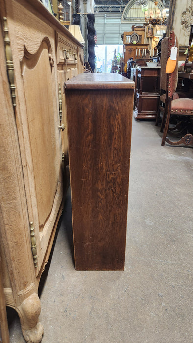 SMALL OPEN OAK BOOK SHELF