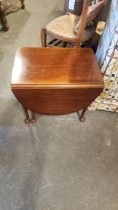 MAHOGANY QUEEN ANNE DROP LEAF SIDE TABLE