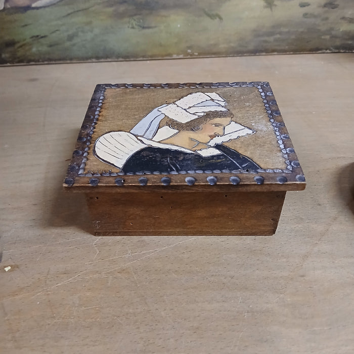 WOOD HINGED BOX WITH PAINTED DUTCH LADY
