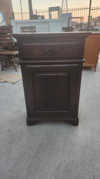 SHALLOW OAK JAM CABINET