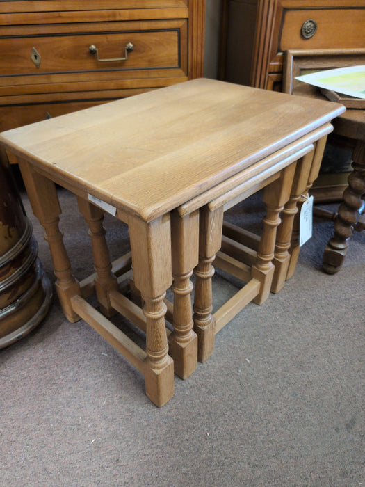 SET OF 3 LIGHT OAK NESTING TABLES