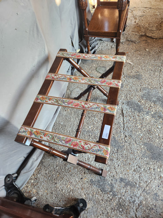 LUGGAGE RACK WITH FLORAL STRAPS