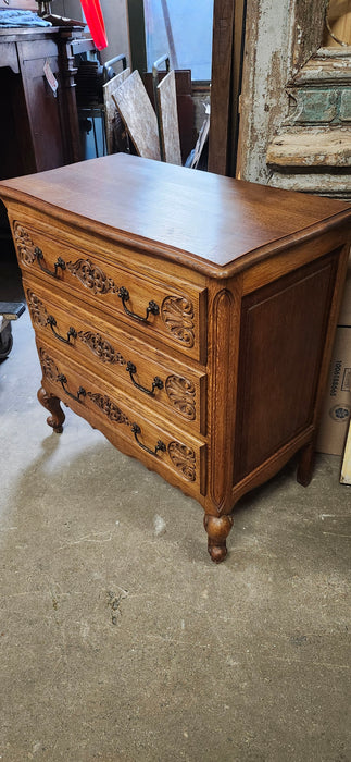 SMALL  LOUIS XV OAK CHEST