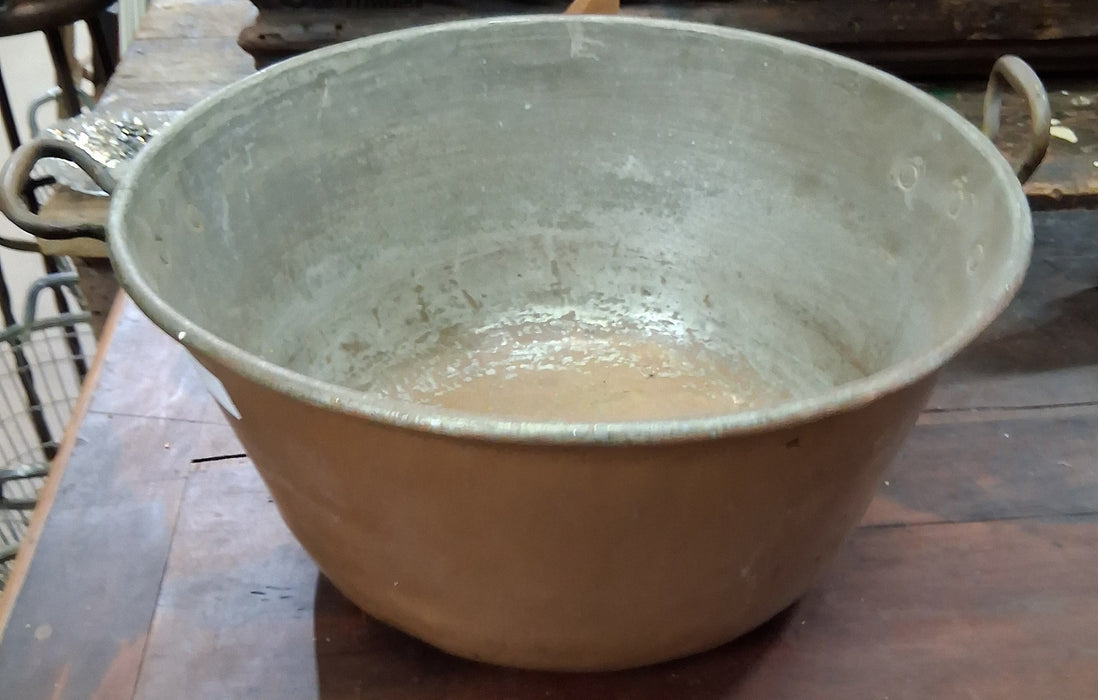 LARGE COPPER POT