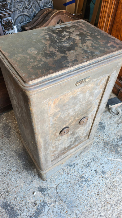 SLENDER STANDUP IRON SAFE