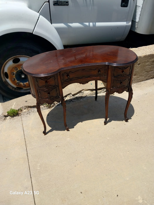 SMALL KIDNEY SHAPED VANITY OR DESK