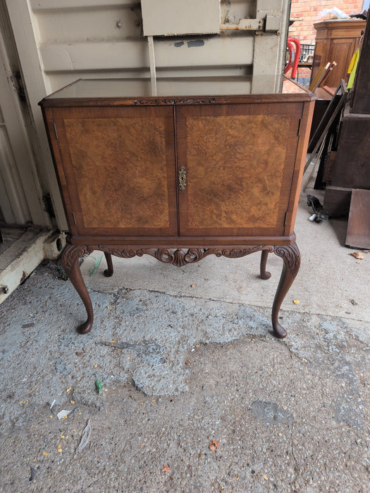 QUEEN ANNE BAR CABINET WITH BURL