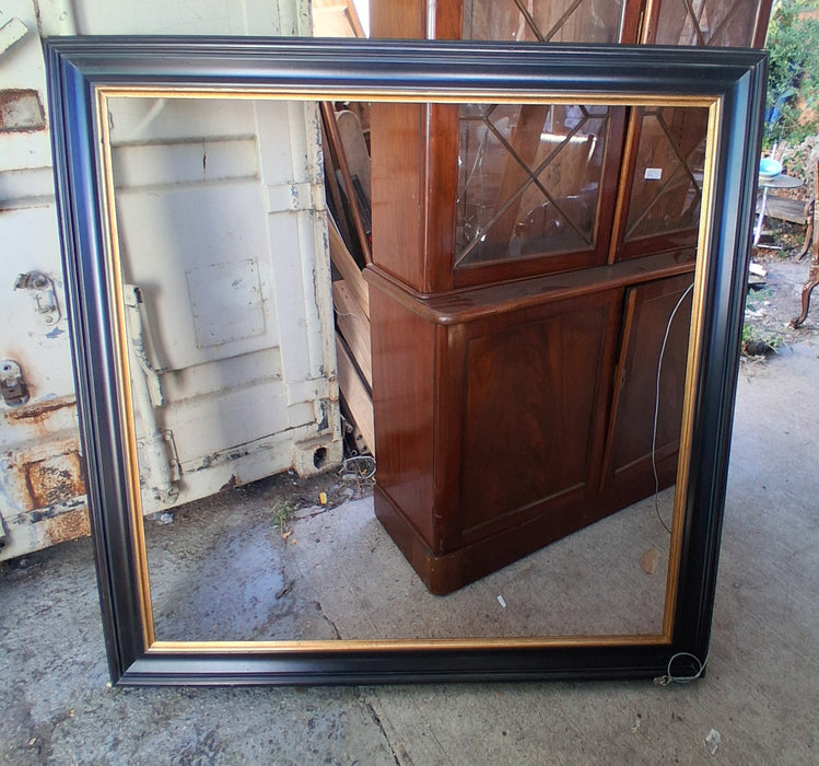 LARGE BLACK FRAME WITH GOLD FILET