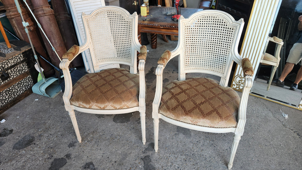 PAIR OF WHITE LOUIS XVI FAUTEUIL CHAIRS