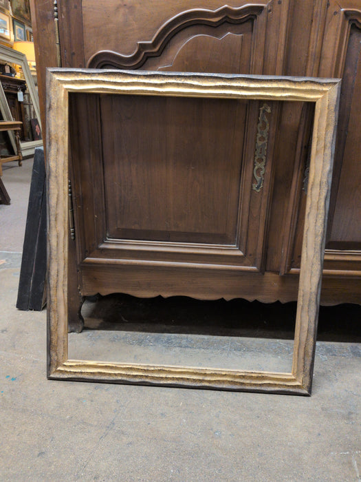 THIN GOLD FRAME WITH GLASS