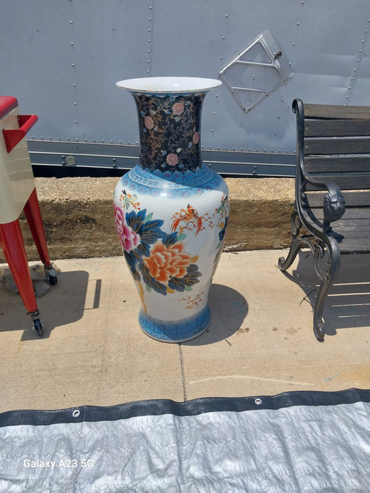 EXTRA LARGE SINGLE CHINESE VASE