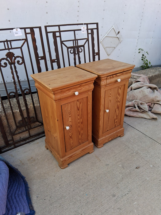 PAIR OF PINE NIGHT STANDS