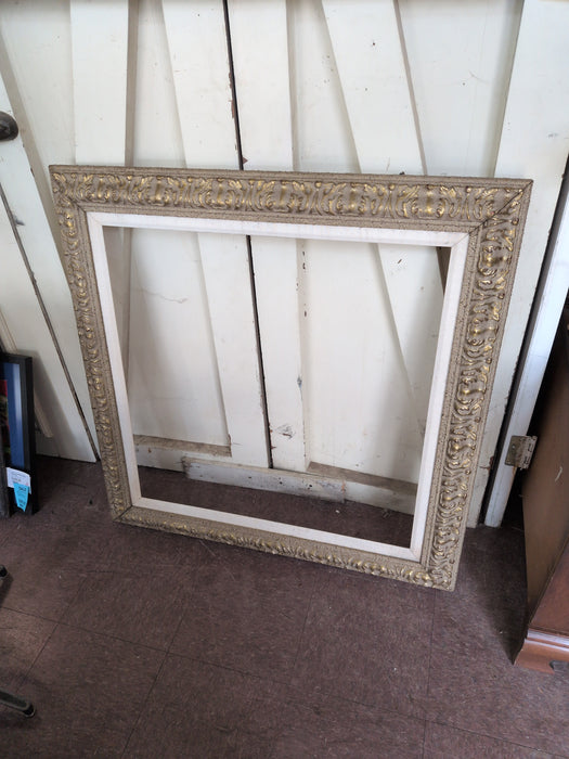 ORNATE SQUARE GILT FRAME WITH LINEN FILET