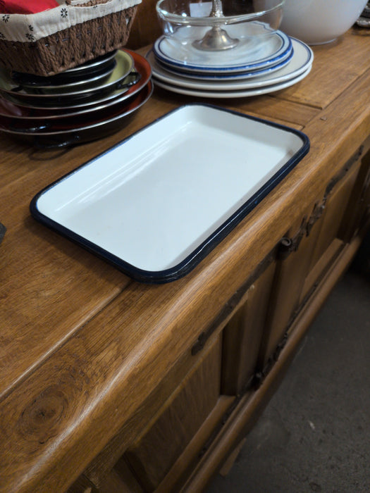 SMALL ENAMEL WARE TRAY 1 OF 2