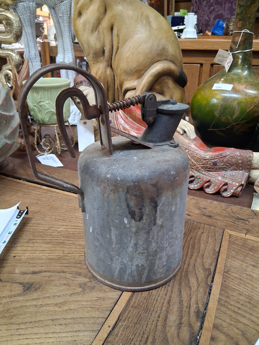 VINTAGE OIL CAN