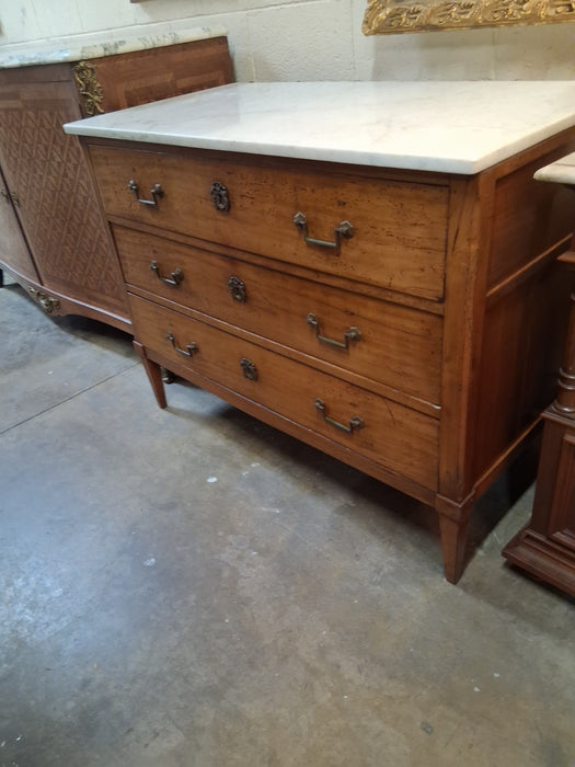 19TH CENTURY EARLY LOUIS XVI LIGHT MAHOGANY WHITE MARBLE TOP 3 DRAWER CHEST