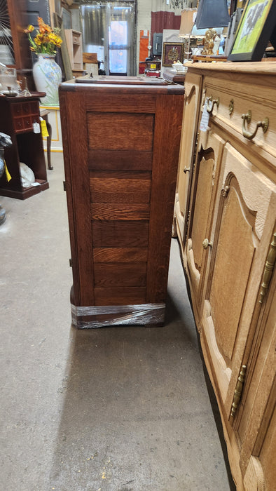 SMALL OAK AMERICAN ICE BOX