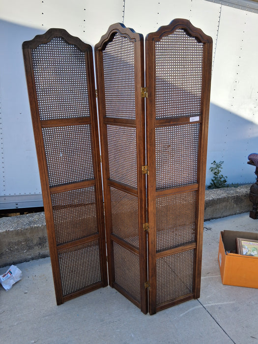 VINTAGE COUNTRY FRENCH OAK AND CANE SCREEN