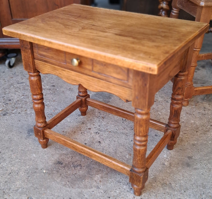 SMALL 1 DRAWER OAK STAND