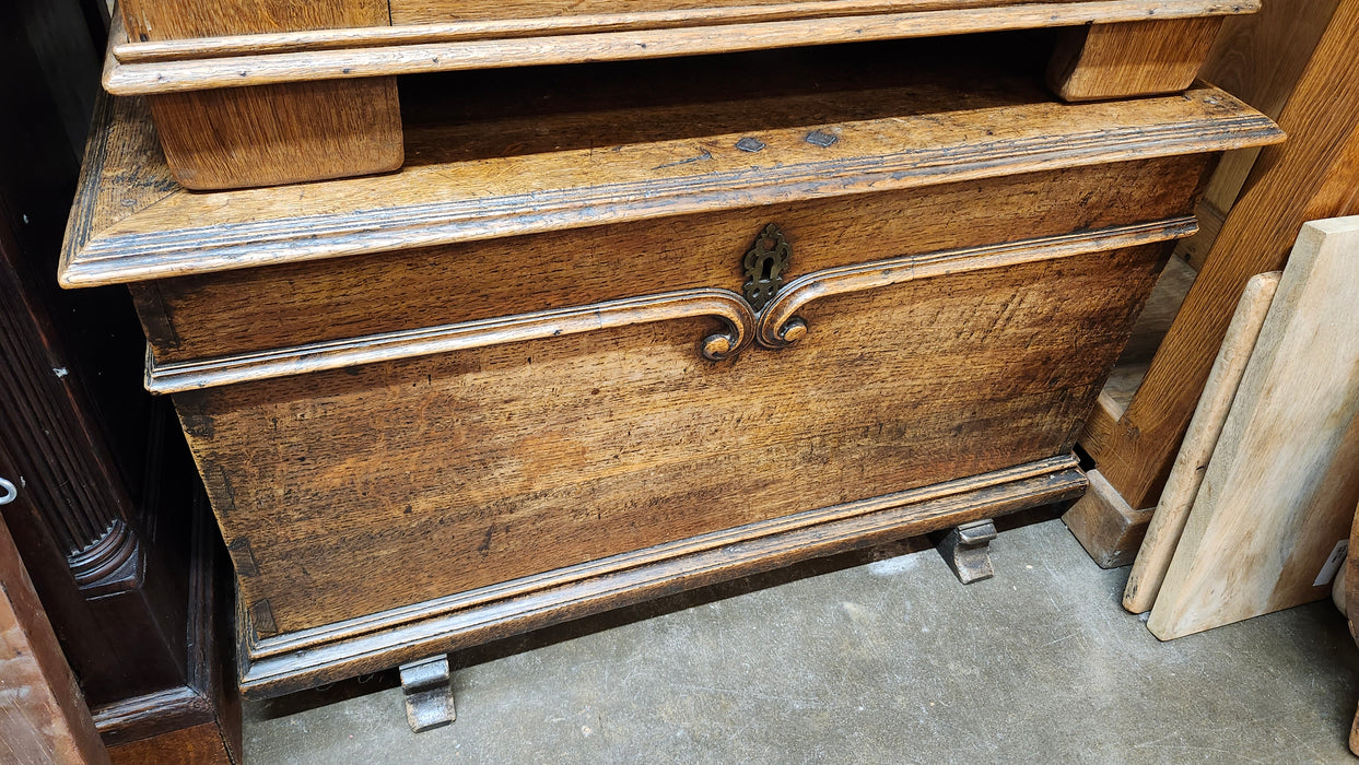SMALL OAK DOVE TAILED COFFER